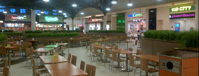 Monmouth Mall Food Court is one of Orte, die A Victor (SU-3) gefallen.