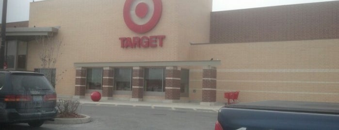 Target is one of สถานที่ที่ Lindsaye ถูกใจ.