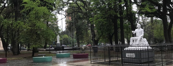 Plaza Urquiza is one of Mis lugares.