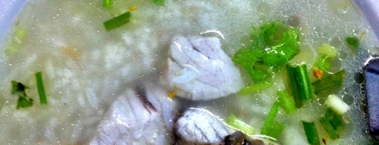 ข้าวต้มปลากระพง เจ๊หมวย เจ้าเก่า is one of ตะลอนชิม.