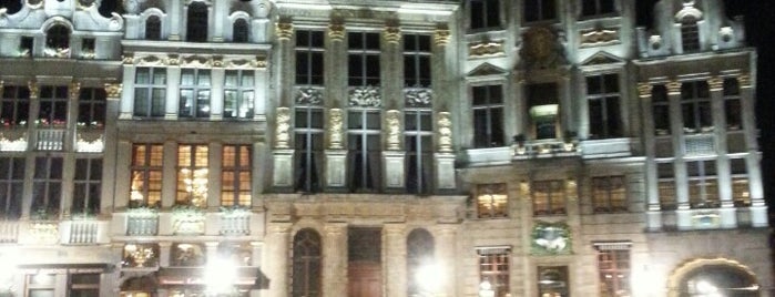 Grand Place is one of Lugares favoritos de Burçin.