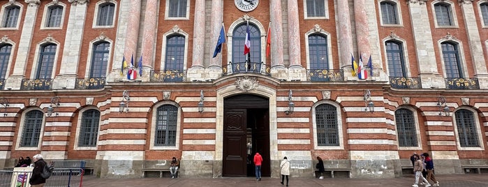 Le Capitole is one of Toulouse.