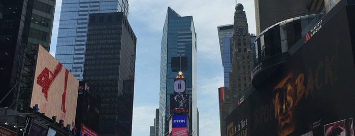 Times Square is one of Orte, die Dilek gefallen.