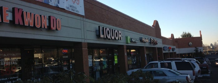 State Liquor Store is one of Lugares favoritos de Norm.