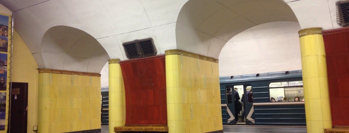 metro Rizhskaya is one of Московский метрополитен.