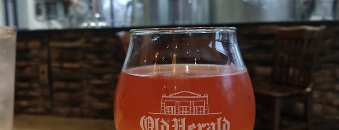 Old Herald Brewery & Distillery is one of Locais curtidos por Doug.