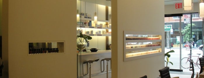 The Village Beauty Lounge is one of Locais curtidos por Emma.