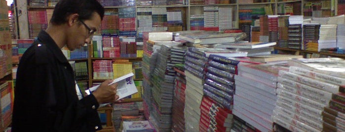 Pasar Buku Palasari is one of BANDUNG.