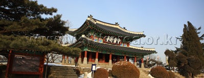 Namhansanseong Provincial Park is one of 한국관광 100선.