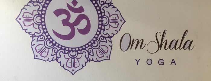 Om Shala Yoga is one of สถานที่ที่ Cindy ถูกใจ.