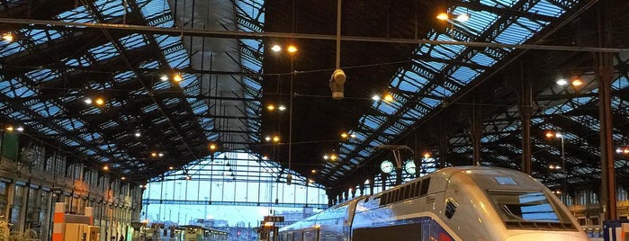 Gare SNCF de Paris Lyon is one of Tempat yang Disukai Florence.