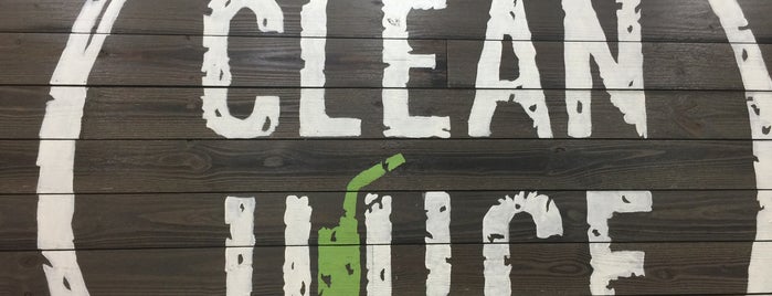 Clean Juice Bar is one of สถานที่ที่ Amy ถูกใจ.