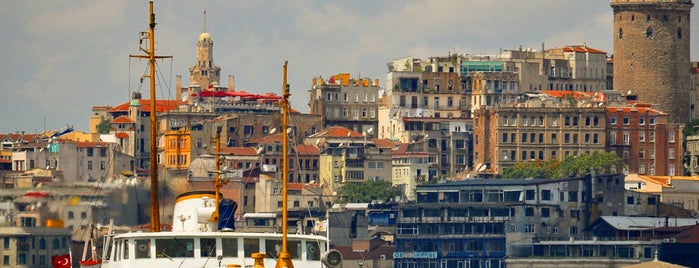 Karaköy Meydanı is one of Posti che sono piaciuti a Veysel.