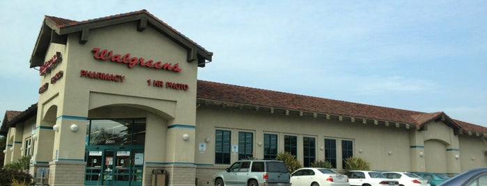 Walgreens is one of Locais curtidos por Brian.