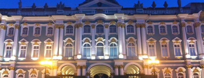 Ermitaj Müzesi is one of Saint-Petersburg.