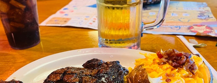 Texas Roadhouse is one of Arturoさんのお気に入りスポット.