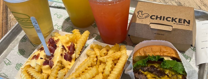 Shake Shack is one of Tempat yang Disukai Arturo.