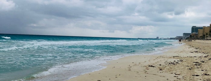 Playa Marlin is one of Lugares favoritos de Arturo.