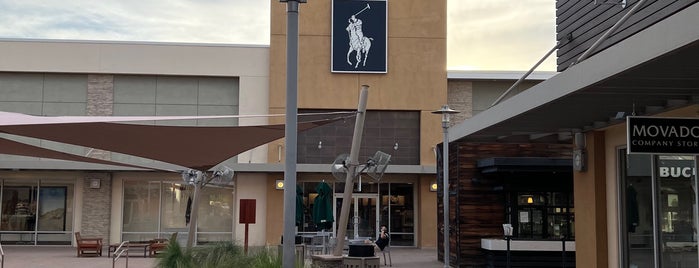 Phoenix Premium Outlets is one of Orte, die Arturo gefallen.