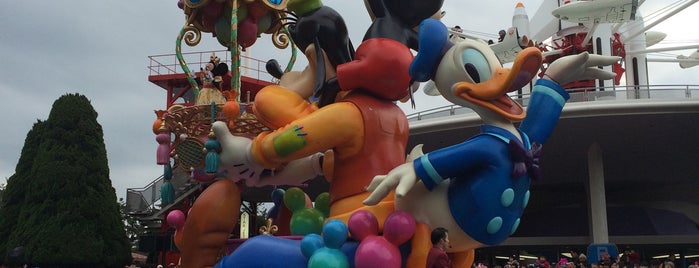 パレードルート(トゥモテラ横) is one of Tokyo Disney Resort♡.