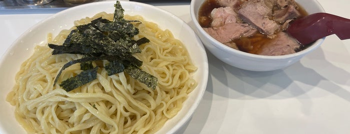 Ramen Horiuchi is one of สถานที่ที่ Hide ถูกใจ.