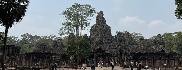Angkor Thom (អង្គរធំ) is one of new.