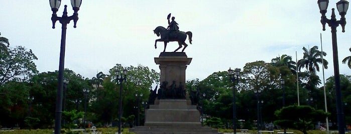 Plaza Ayacucho is one of Andres'in Beğendiği Mekanlar.