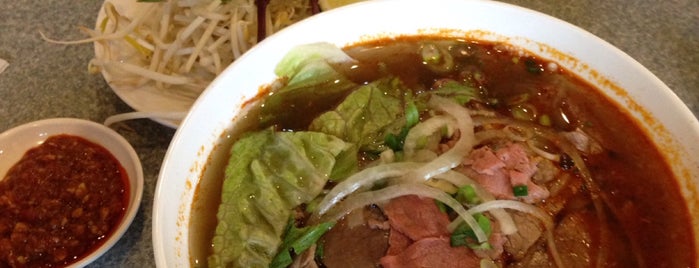 Pho Pasteur Saigon Restaurant is one of Lugares favoritos de Lina.