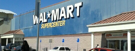 Walmart is one of Salvadorさんのお気に入りスポット.