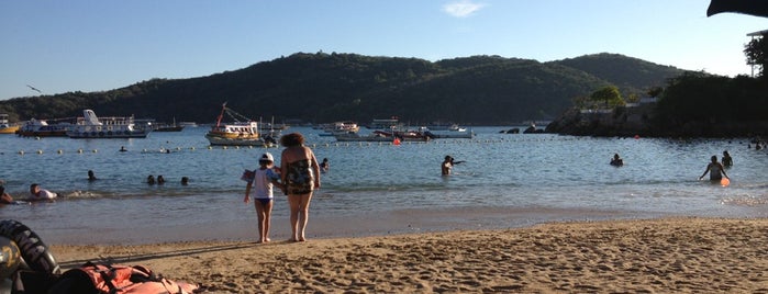 Playa Caletilla is one of Lugares imperdibles en Acapulco.