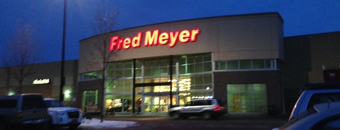 Fred Meyer is one of Tempat yang Disukai Dennis.