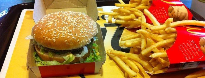 McDonald's is one of Locais curtidos por Denise D..