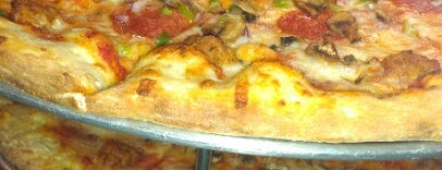 Polito's Pizza is one of สถานที่ที่บันทึกไว้ของ Krystal.