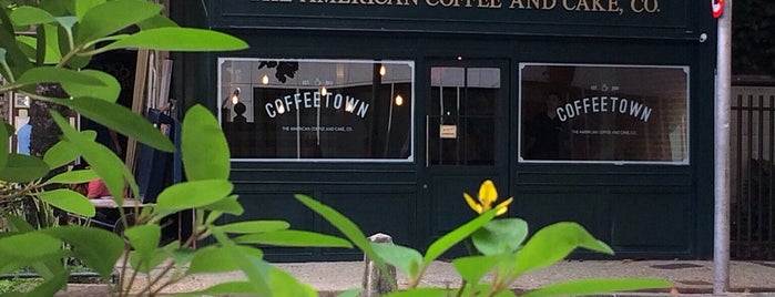 Coffeetown is one of Melhores Confeitarias, Padarias, Cafés do RJ.