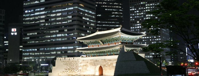 Sungnyemun is one of Seoul 1.
