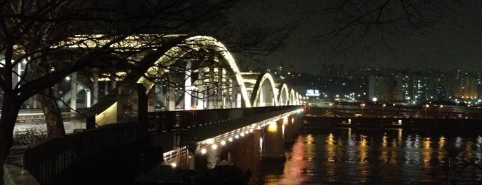 Hangang Bridge South is one of Seoul 1.