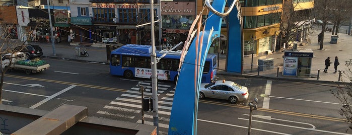 Itaewon-ro is one of Seoul.