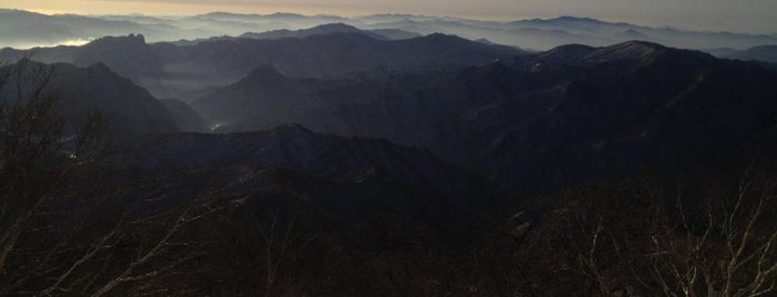 태백산 (Taebaek-san/太白山) is one of Korea Mountain.