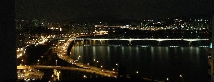 Han River is one of Seoul 1.