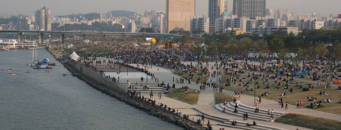 Yeouido Hangang Park is one of Seoul 1.