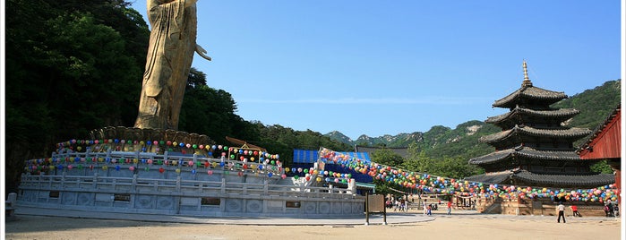 Beopjusa is one of Chungcheongbuk-do 충청북도.