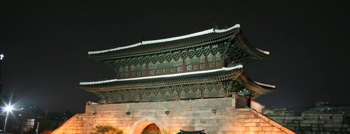 興仁之門（フンインジムン） is one of Seoul 1.