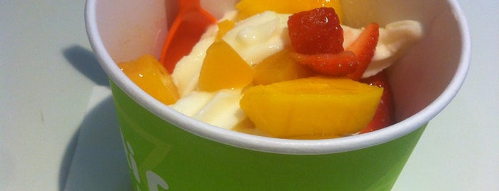 Tutti Frutti Frozen Yogurt is one of Doces E Sorvetes.