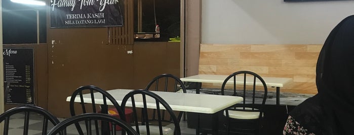 Rainn's Cafe is one of Makan @ Bangi/Kajang #4.