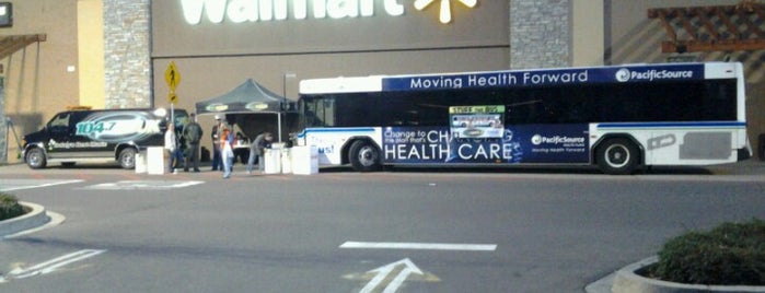 Walmart Supercenter is one of สถานที่ที่ Sandra ถูกใจ.