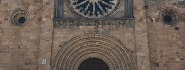 Iglesia de San Pedro is one of Angel'in Beğendiği Mekanlar.