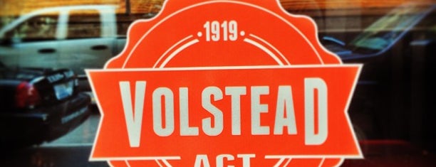 The Volstead Act is one of Tempat yang Disukai John.