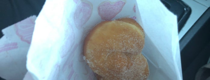 Paradise Donuts is one of Lugares favoritos de Yari.