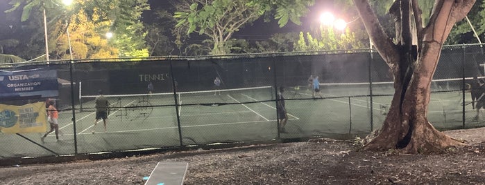 Canchas De Tennis Baldrich is one of lugares regulares.