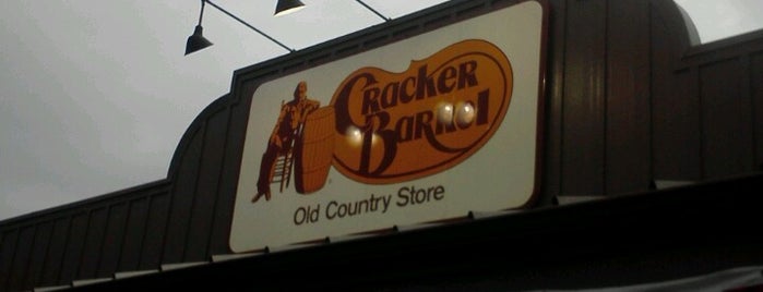 Cracker Barrel Old Country Store is one of Posti che sono piaciuti a Kelly.